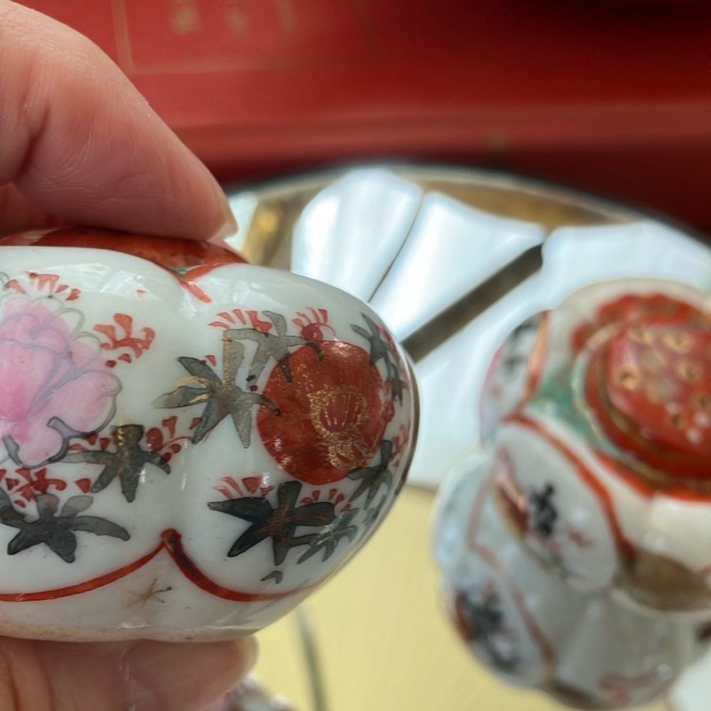 Vintage Geisha’s in Garden Ceramic Salt and Pepper Shakers HAND PAINTED 1930’s - Picture 10 of 16